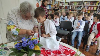 Вишила рушник Байдену. Історія 80-річної майстрині Розалії Боднарчук, яка створює обереги світовим лідерам Вишила рушник Байдену. Історія 80-річної майстрині Розалії Боднарчук, яка створює обереги світовим лідерам