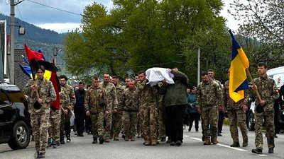 На Закарпатті попрощалися із захисником Олексієм Боклажуком На Закарпатті попрощалися із захисником Олексієм Боклажуком