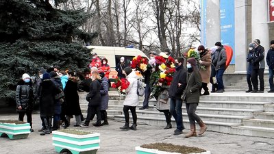 У Запоріжжі попрощалися з лікаркою, яка загинула під час пожужі в інфекційній лікарні У Запоріжжі попрощалися з лікаркою, яка загинула під час пожужі в інфекційній лікарні