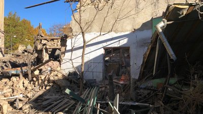 Армія РФ опівночі атакувала Миколаїв. Фото з місця обстрілу Армія РФ опівночі атакувала Миколаїв. Фото з місця обстрілу
