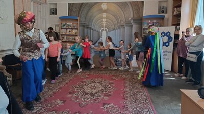 Вікторина, танці та чаювання: у Миколаївській бібліотеці відзначили День Європи Вікторина, танці та чаювання: у Миколаївській бібліотеці відзначили День Європи