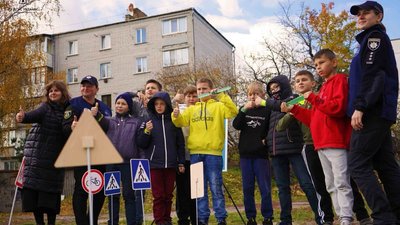 На Київщині у селищі Іванків працював мобільний клас безпеки На Київщині у селищі Іванків працював мобільний клас безпеки