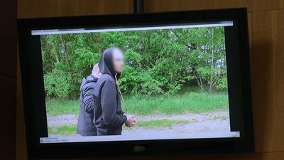 Кадри із допиту підозрюваного у вбивстві родини Череванів на Менщині Чернігівської області Кадри із допиту підозрюваного у вбивстві родини Череванів на Менщині Чернігівської області