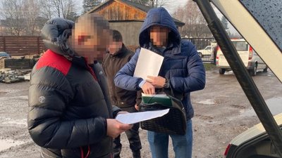 Підпільну типографію з виготовлення COVID-сертифікатів виявили на Закарпатті Підпільну типографію з виготовлення COVID-сертифікатів виявили на Закарпатті