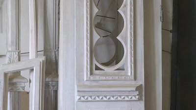 У Івано-Франківську майстри відновлюють столітні двері з Луцька У Івано-Франківську майстри відновлюють столітні двері з Луцька