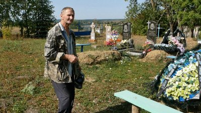Буковинець пів життя доглядає кладовище Буковинець пів життя доглядає кладовище