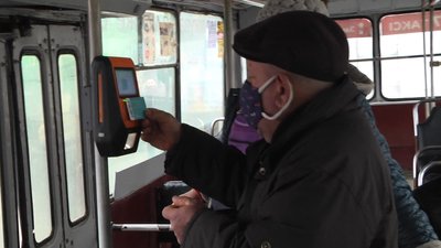 Е-квиток отримали половина пільговиків Хмельницької громади. Що робити іншим