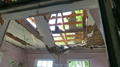 "Почули свист і вибух. Було страшно". Наслідки обстрілу села Усок на Сумщині "Почули свист і вибух. Було страшно". Наслідки обстрілу села Усок на Сумщині