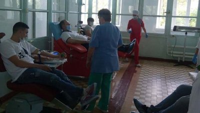 У Херсоні триває акція "Здай кров - врятуй життя" У Херсоні триває акція "Здай кров - врятуй життя"