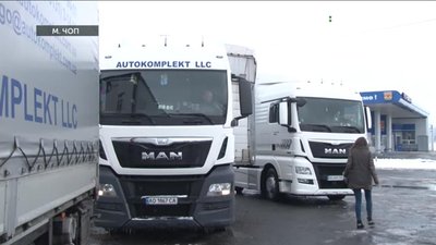 Понад 750 вантажівок стоять у чергах до двох закарпатських пунктів пропуску
