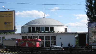 Без наземного переходу: патрульна поліція відмовилася від проєкту біля метро "Університет"