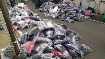 На Одещині викрили підпільні цехи з виробництва "брендового" одягу На Одещині викрили підпільні цехи з виробництва "брендового" одягу