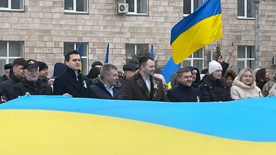 У Черкасах розгорнули прапор Єднання У Черкасах розгорнули прапор Єднання