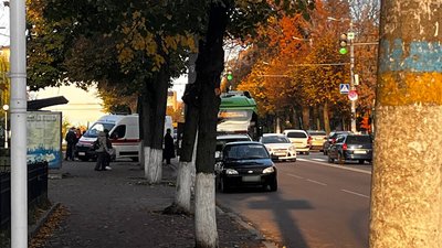 Травмувався студент: у центрі Житомира водій автомобіля ВАЗ збив пішохода Травмувався студент: у центрі Житомира водій автомобіля ВАЗ збив пішохода