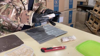Миколаївські волонтери налагодили виробництво енергетичних батончиків для військових: як триває процес виготовлення Миколаївські волонтери налагодили виробництво енергетичних батончиків для військових: як триває процес виготовлення