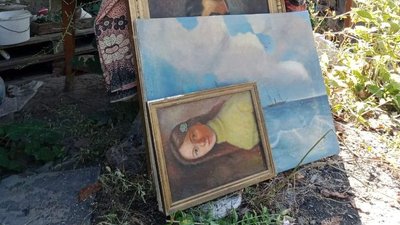 Запорізькі історики евакуювали колекцію картин художника з Гуляйпілля Запорізькі історики евакуювали колекцію картин художника з Гуляйпілля