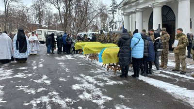 У Полтаві прощаються із п'ятьма захисниками України У Полтаві прощаються із п'ятьма захисниками України