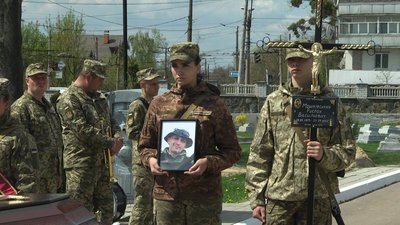 У Житомирі попрощалися із загиблим десантником Русланом Мошківським