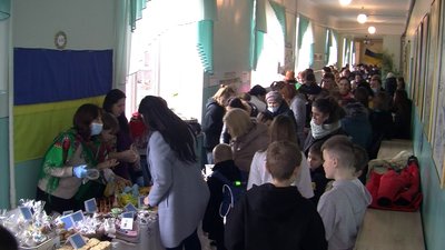 Під час шкільного ярмарку у Луцьку зібрали понад 70 тисяч гривень на авто для ЗСУ Під час шкільного ярмарку у Луцьку зібрали понад 70 тисяч гривень на авто для ЗСУ