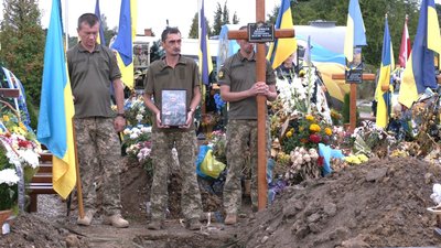 В Івано-Франківську поховали загиблого воїна, батька п’ятьох дітей Павла Брикіна В Івано-Франківську поховали загиблого воїна, батька п’ятьох дітей Павла Брикіна