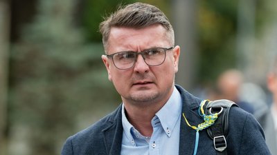 "У Кропивницькому військових ховають тишком-нишком". Чому прощання не переносять з околиці у центр міста "У Кропивницькому військових ховають тишком-нишком". Чому прощання не переносять з околиці у центр міста