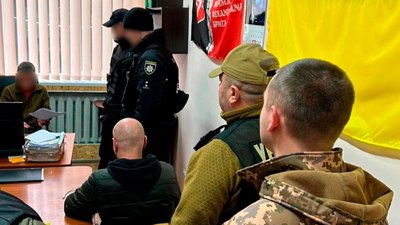 Правоохоронці затримали військового