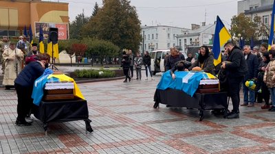 У Рівному попрощалися із двома загиблими військовослужбовцями — Романом Боровцем і Володимиром Гойденком