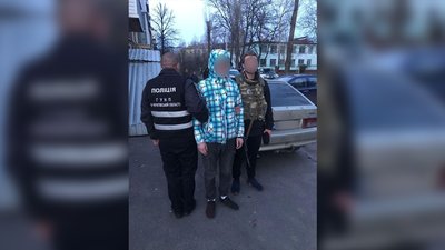 У Чернігові поліція затримала підозрюваних у крадіжці з банку У Чернігові поліція затримала підозрюваних у крадіжці з банку