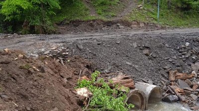 Пошкоджений проїзд до урочища Шибене на Івано-Франківщині відновили