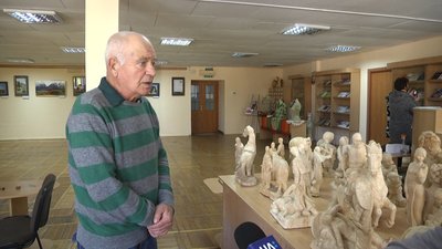 У Житомирі відкрилася виставка дерев'яних скульптур "Мій рідний край" Володимира Дерпача У Житомирі відкрилася виставка дерев'яних скульптур "Мій рідний край" Володимира Дерпача