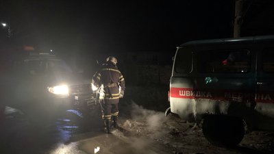 На Хмельниччині у болоті застрягла "швидка", яка поспішала на виклик