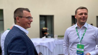 Нові і не забуті старі: хто прийшов на представлення чернігівської «Слуги народу»