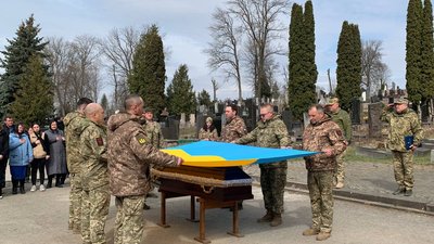 У Тернополі попрощалися з бійцем Віталієм Рибальським У Тернополі попрощалися з бійцем Віталієм Рибальським