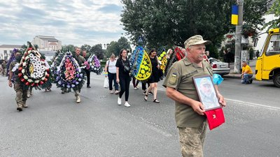На Черкащині попрощалися із загиблим на війні Сергієм Смілянцем На Черкащині попрощалися із загиблим на війні Сергієм Смілянцем