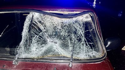 Розбите лобове скло автомобіля "ВАЗ 2107"
