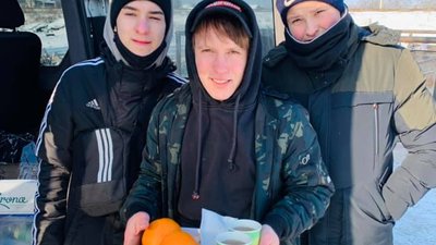 Теплотраси, звалища, люки. У Кропивницькому безпритульним розвозили гарячу їжу