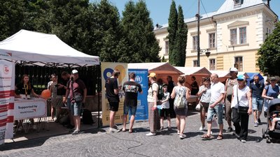 Робота в релокованих компаніях. У Чернівцях для вимушених переселенців організували ярмарок вакансій