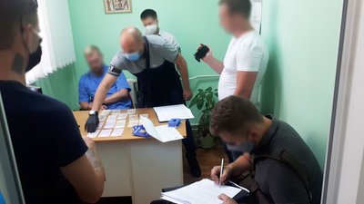 У Чернігові ветлікаря затримали за підозрою у вимаганні 7000 гривень хабара. (Оновлено)