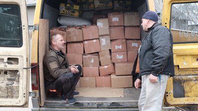 2 тонни страв до Великодня передали на передову волонтери з Буковини 2 тонни страв до Великодня передали на передову волонтери з Буковини