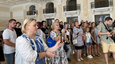 "Такі зустрічі надихають, наближають перемогу та повернення додому": херсонський театр організував зустріч в Одесі "Такі зустрічі надихають, наближають перемогу та повернення додому": херсонський театр організував зустріч в Одесі