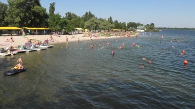 На херсонському пляжі потонула людина