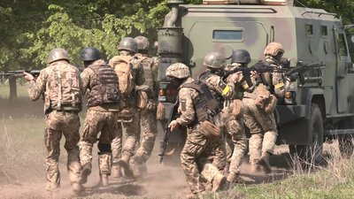 Відпрацьовують навички щодня: як тренуються черкаські тероборонці Відпрацьовують навички щодня: як тренуються черкаські тероборонці