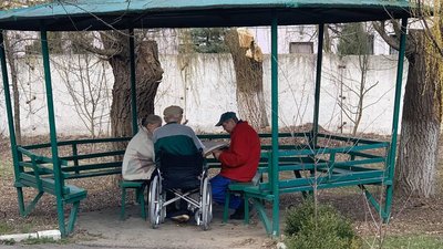 12 квітня у самоізольованому обласному геріатричному пансіонаті - зміна персоналу 12 квітня у самоізольованому обласному геріатричному пансіонаті - зміна персоналу