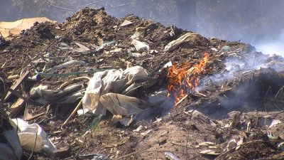 На Волині другу добу горить сміттєзвалище. Чому зайнялося На Волині другу добу горить сміттєзвалище. Чому зайнялося