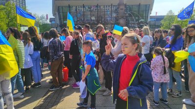 "Родичів в Росії в мене більше немає": харків'яни вийшли на підтримку України у Лейпцигу "Родичів в Росії в мене більше немає": харків'яни вийшли на підтримку України у Лейпцигу