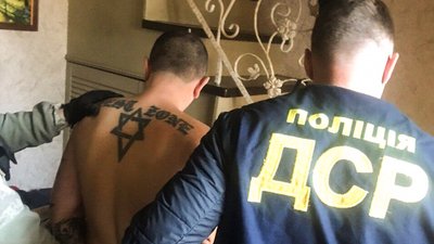 Кропивницькі поліцейські затримали причетних до вимагання мільйона доларів Кропивницькі поліцейські затримали причетних до вимагання мільйона доларів