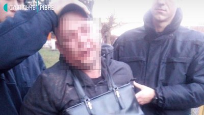У Рівному копи наздогнали грабіжника, який напав на двох жінок