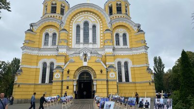 У Києві попрощалися з Героєм України Олексієм Вадатурським та його дружиною У Києві попрощалися з Героєм України Олексієм Вадатурським та його дружиною