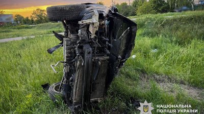 У Кременчуцькому районі перекинувся автомобіль: водій помер у лікарні