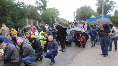 На Тернопільщині попрощалися з бійцем Богданом Жуком На Тернопільщині попрощалися з бійцем Богданом Жуком